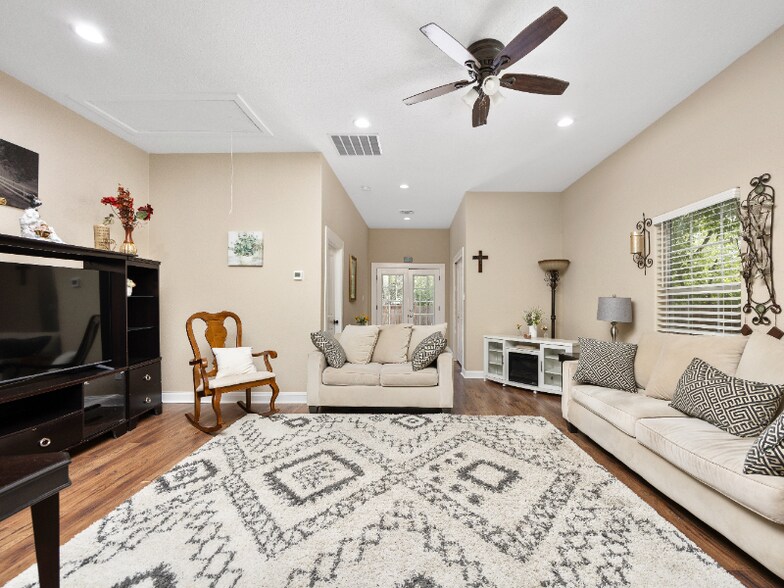 Building Photo - 1826 W French Pl