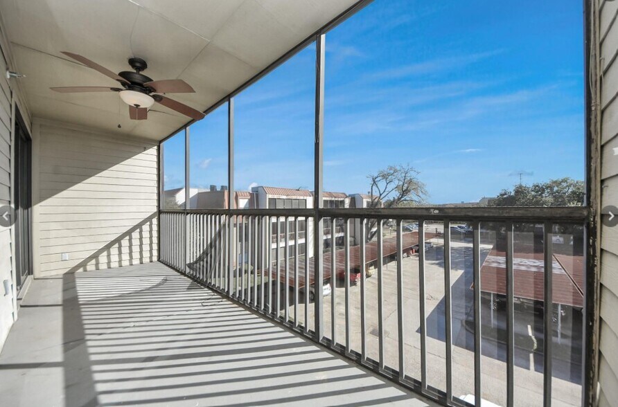 Building Photo - 10110 Forum West Dr