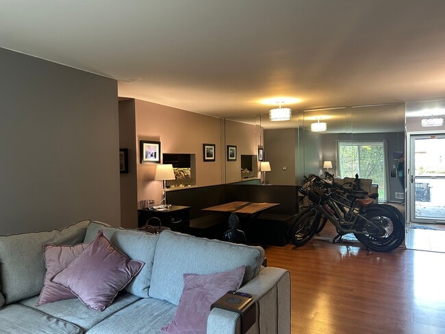 Building Photo - 13 Quince Ct