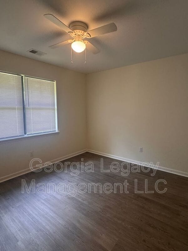 Building Photo - 1120 Sweetwater Cir