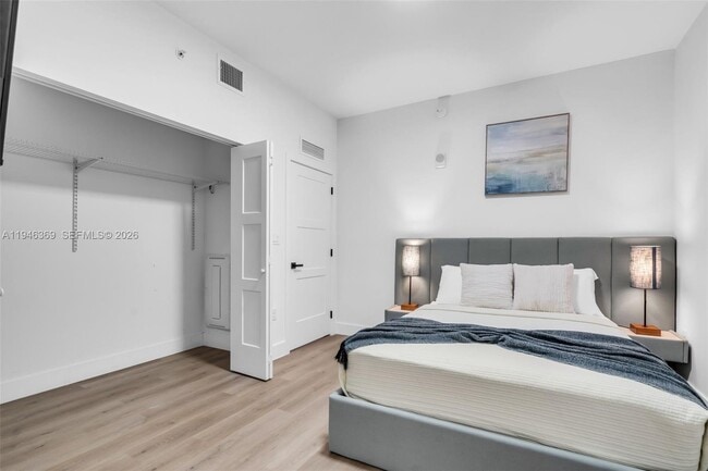 Building Photo - 3728 NW 19th Ave