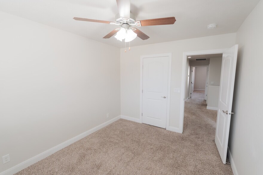 Building Photo - 2545 Bella Vista Dr