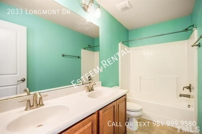 Building Photo - 2033 Longmont Dr