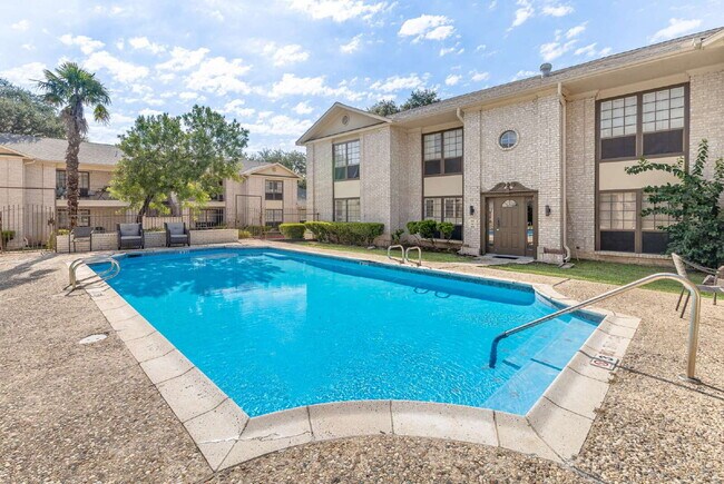 Building Photo - 165 W Rampart Dr