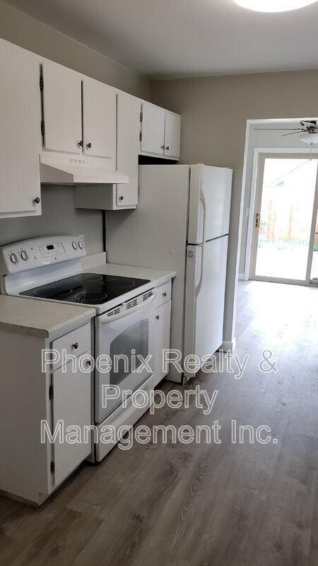 Building Photo - 1362 Tipperary St