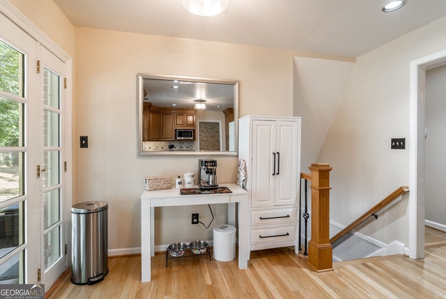 Building Photo - 1460 Valley View Rd