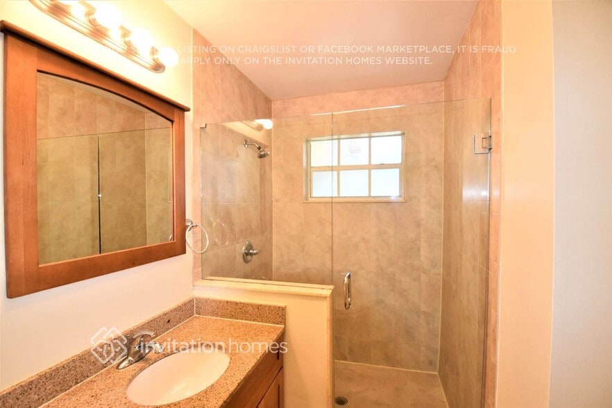 Building Photo - 2712 Alcazar Dr