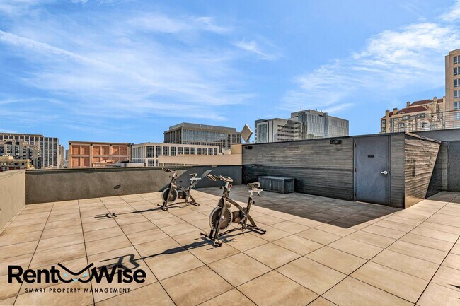 Building Photo - 1201 Sutter St