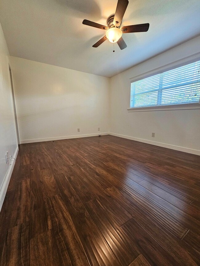 Building Photo - 2790 Ashley Dr E