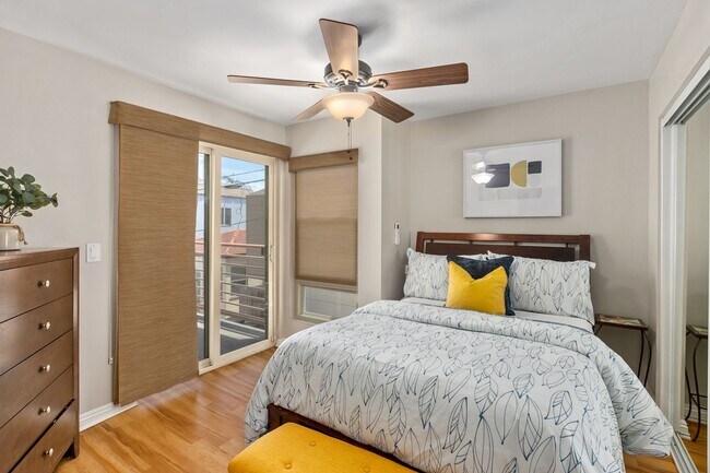 Building Photo - 3 bed 2.5  bath in the Heart of Mission Beach