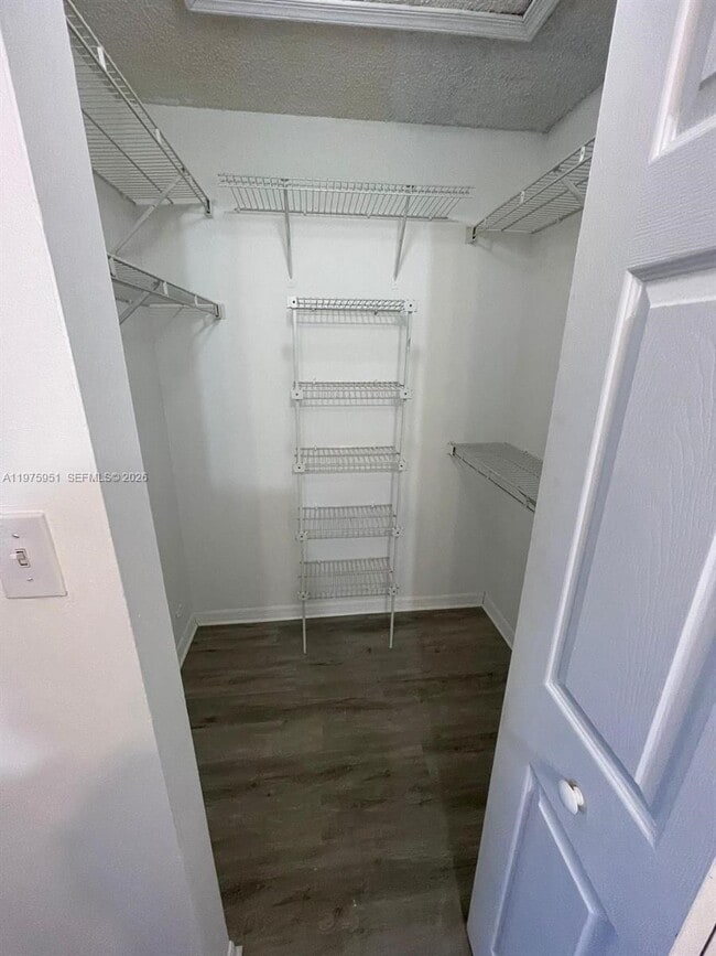 Building Photo - 14208 Glenmoor Dr