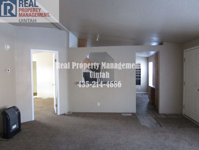Building Photo - 3 bedroom 2 Bath Home