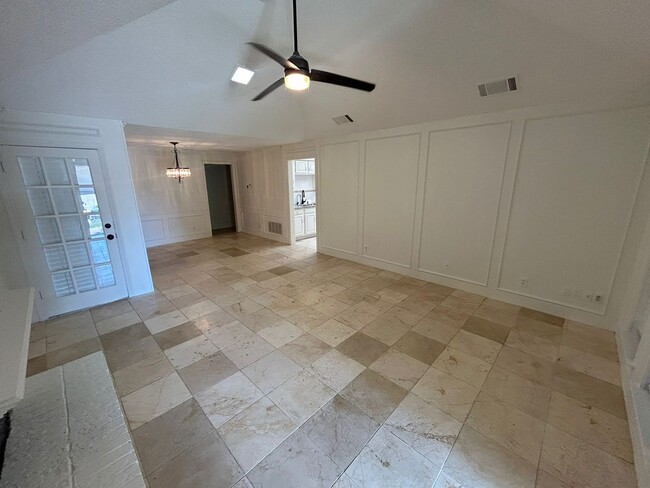 Building Photo - 2019 Chalfont Dr