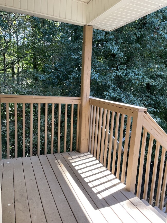 Building Photo - 8850 Fairview Bluff