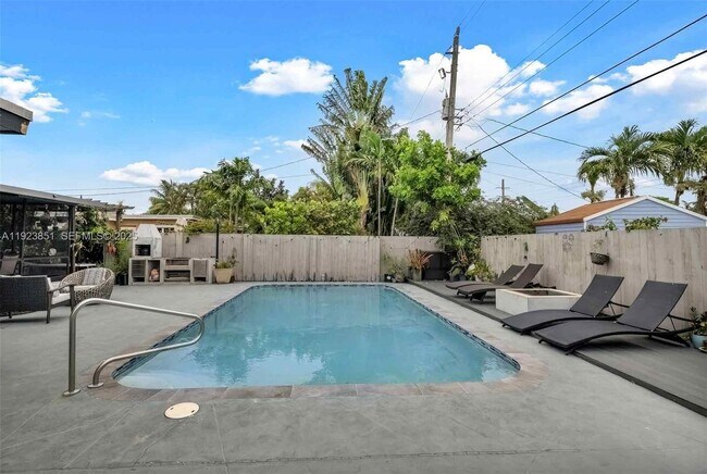 Building Photo - 530 NW 39th St