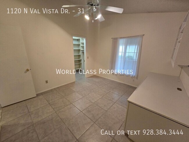Building Photo - 1120 N Val Vista Dr