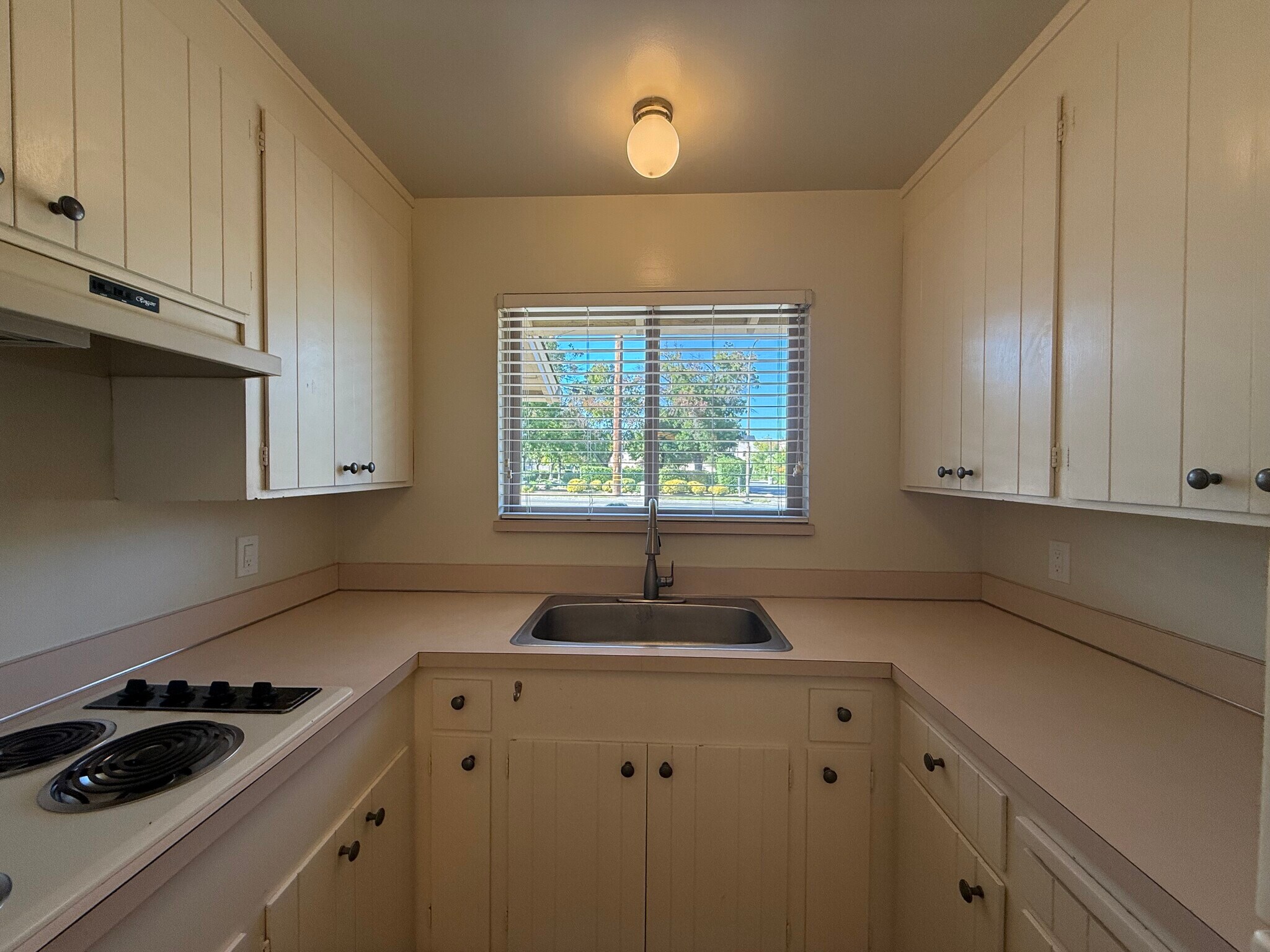 Building Photo - 15900 Los Gatos Almaden Rd