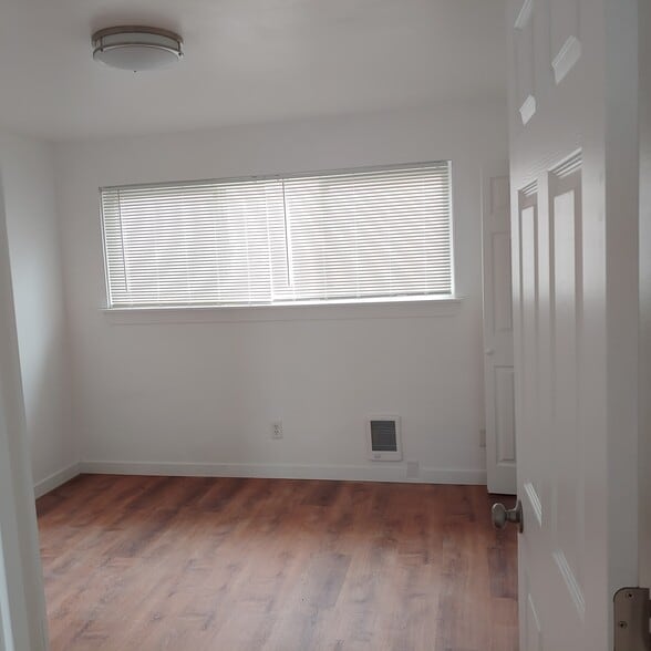 Bedroom - 931 N 85th St