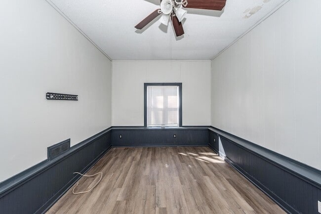 Building Photo - 444 Academy Rd