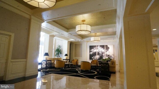 Building Photo - 10 E Lee St