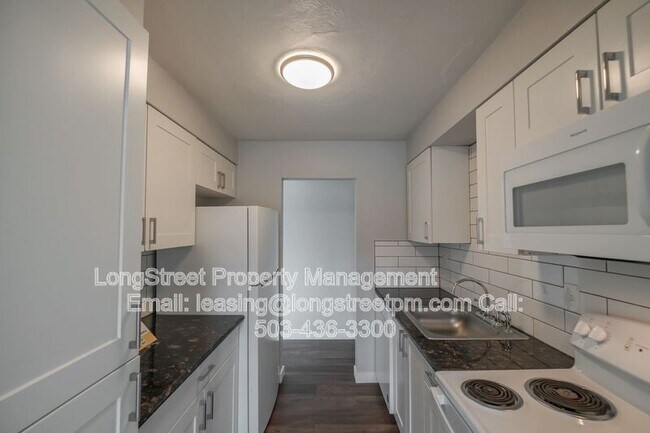 Building Photo - 205 6th Ave SE