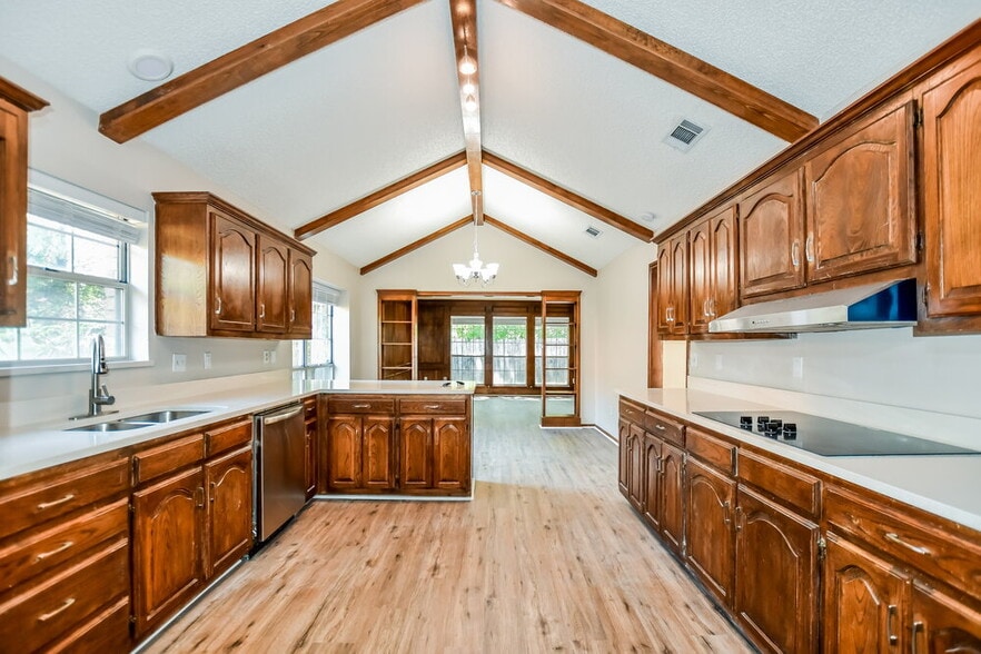 Building Photo - 712 Creek Tree Dr