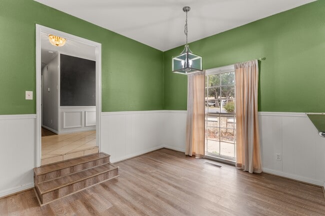 Building Photo - 2509 Wooded Acres Dr