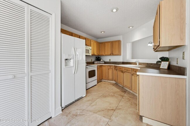 Building Photo - 737 Green Valley Ln