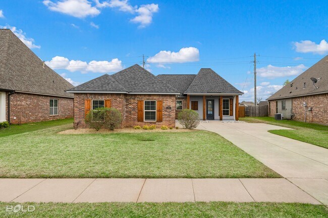 Building Photo - 3 Bedroom 2 Bath in Cypress Bend