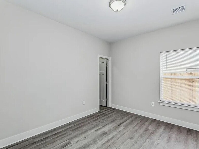 Building Photo - 3606 W 45th St S
