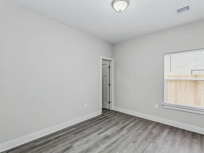 Building Photo - 3604 W 45th St S