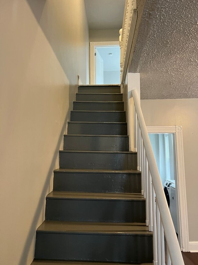 Building Photo - Old World Charm Lancaster City 4 bedroom 1...