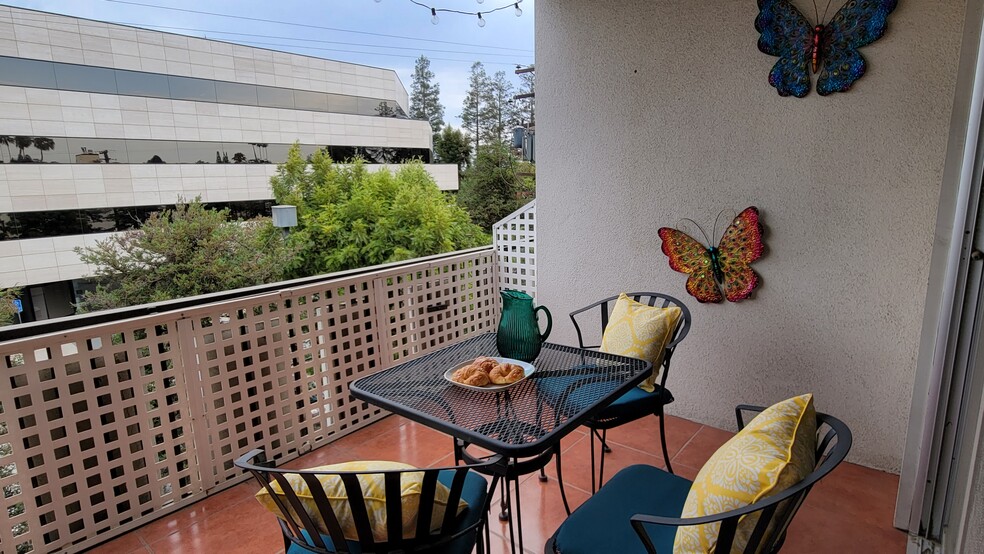 Balcony Patio - 5180 N Wishon Ave