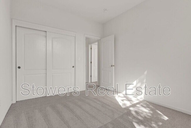 Building Photo - 1162 Waverly Cir