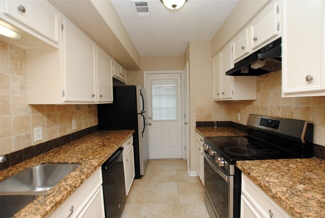 Building Photo - 7853 Fuqua St