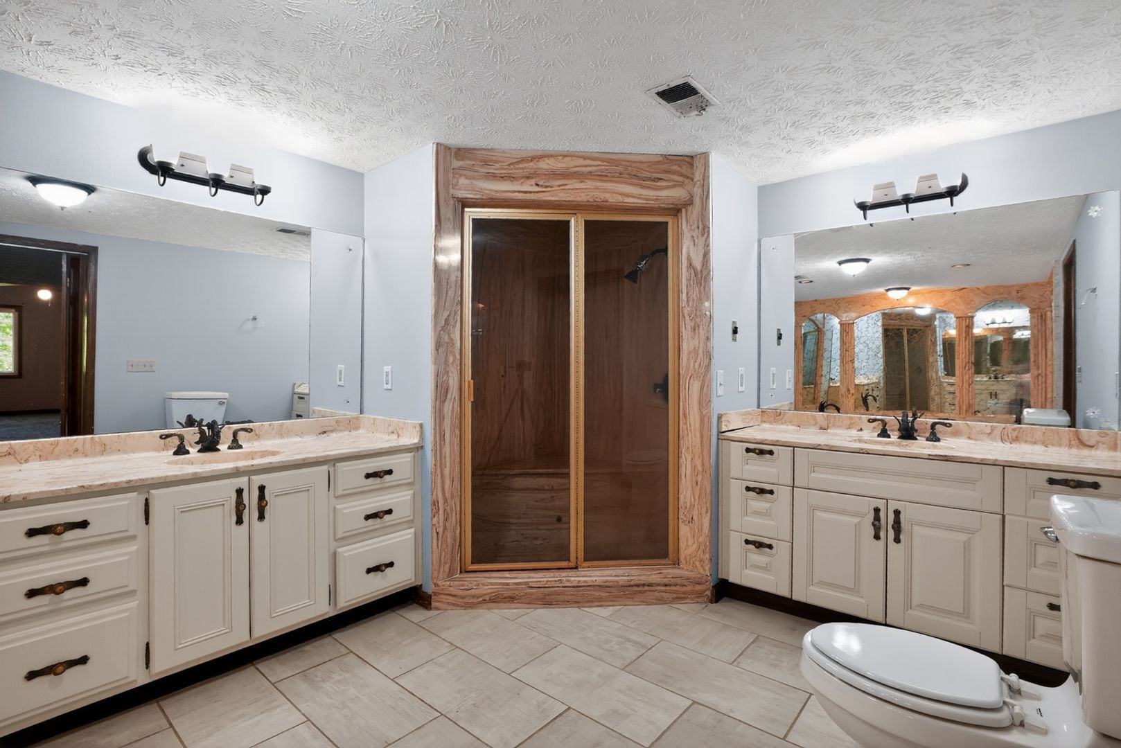 Building Photo - 194 Millbrook Farm Rd