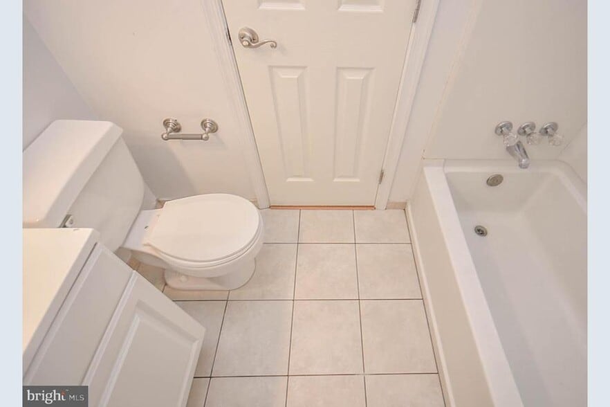 Building Photo - 18300 Streamside Dr
