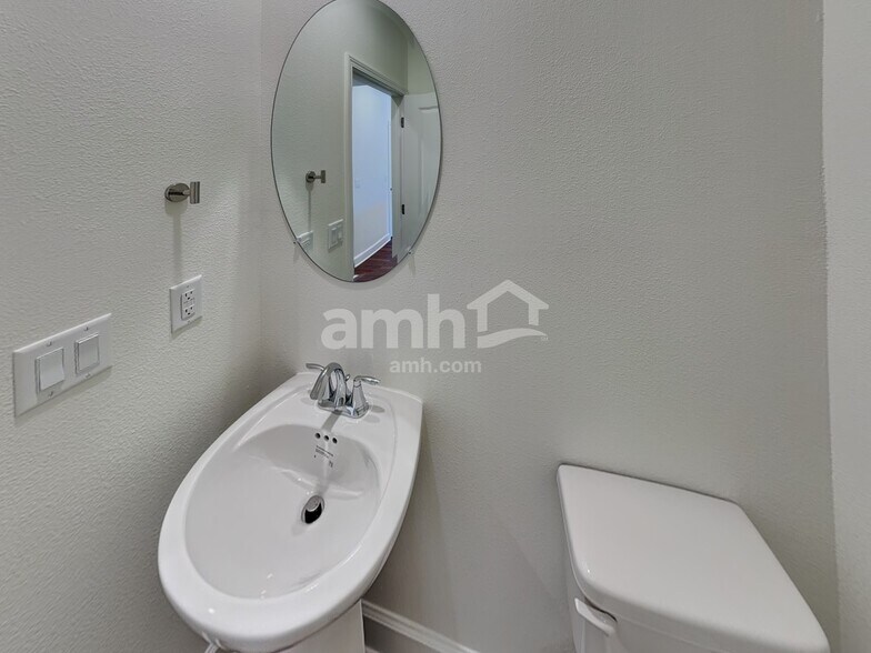 Building Photo - 11578 Bay Hl Cir