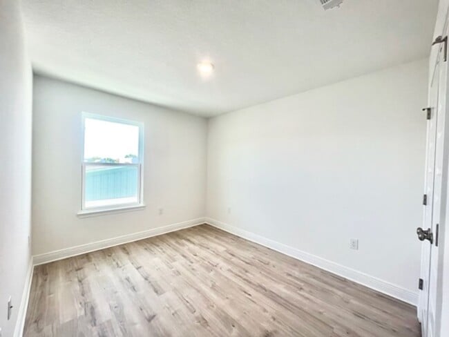 Building Photo - 22 Redbird Lp