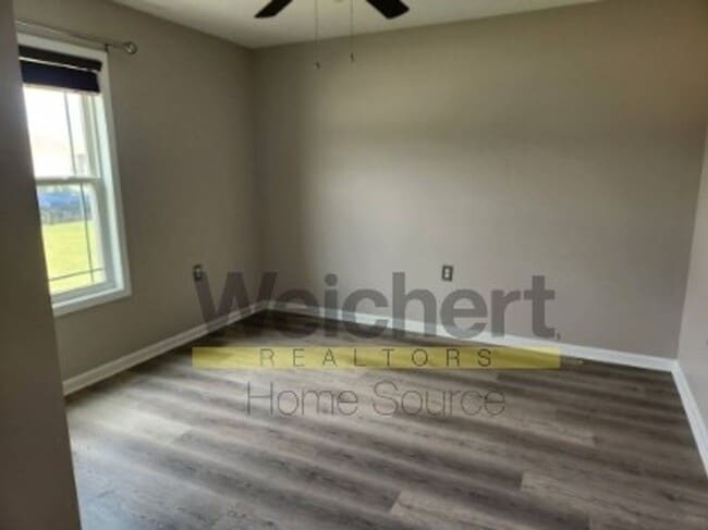 Building Photo - Spacious 4 Bed / 2 Bath Home