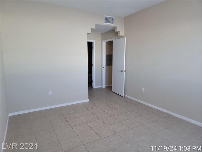 Building Photo - SUNRISE MANOR 1ST FLOOR UNIT IN GATED COMM...