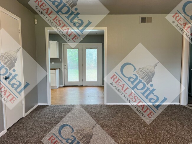 Building Photo - Del City 3 Bedroom