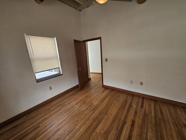 Building Photo - 2800 Mayfield Rd