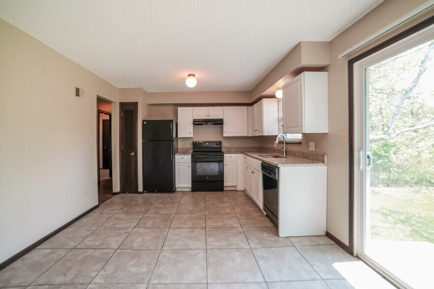 Building Photo - 4912 NW Pennington Ln