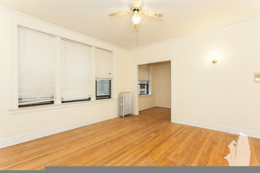 Building Photo - 429 W Surf St