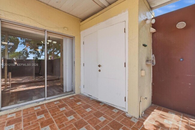 Building Photo - 6656 SW 41st St