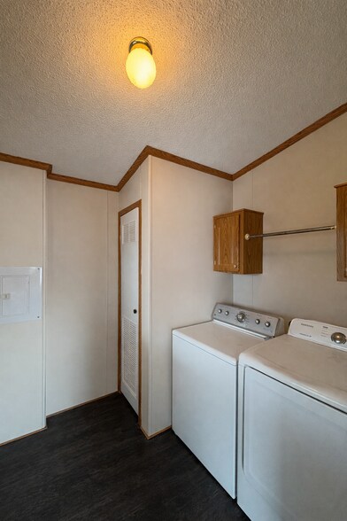 Building Photo - 307 Basket Branch