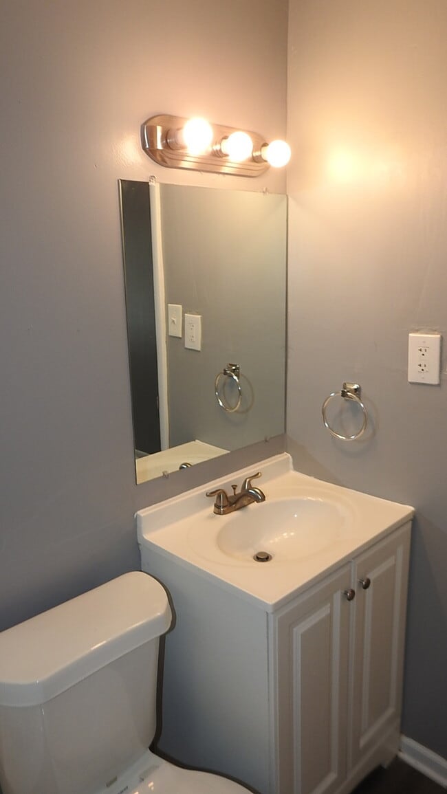 Building Photo - 3bed 2 bath in Indepedence