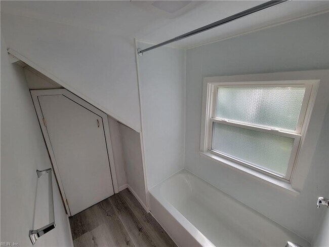 Building Photo - 5905 Hampton Blvd