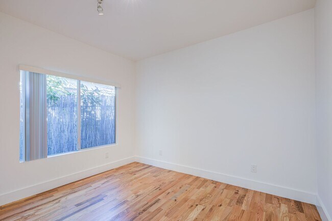 Building Photo - 3216 Bellevue Ave